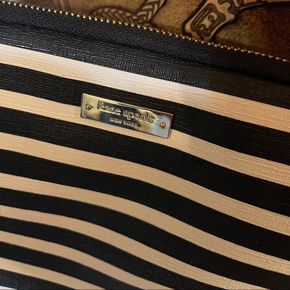 Medium Laptop case Kate Spade Black and White Striped with metal zipper closure - Picture 2 of 3